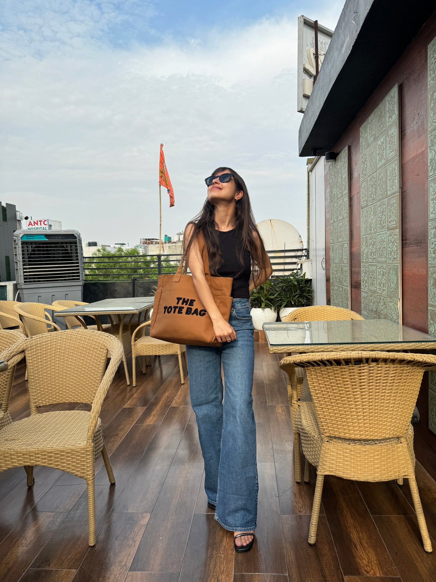 THE TOTE BAG