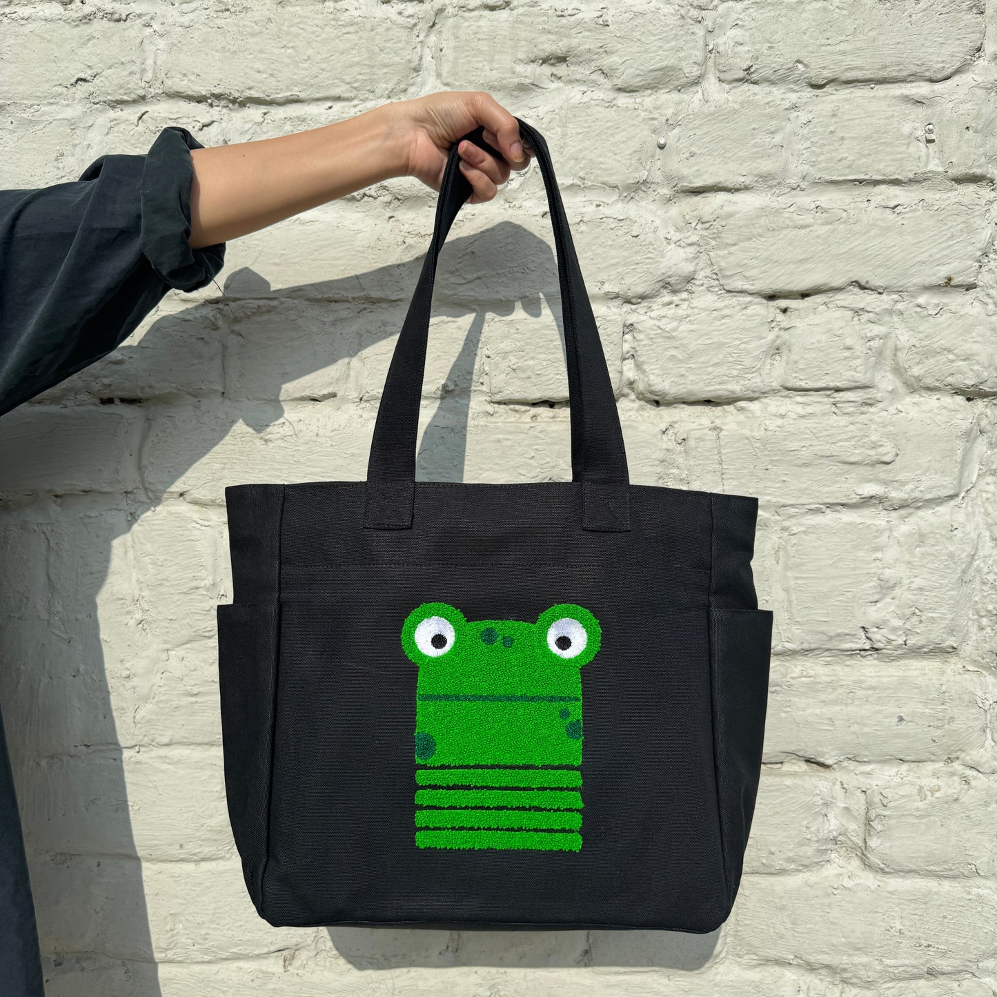 Froggy Tufted Tote Bag (BLACK) ๐ธ